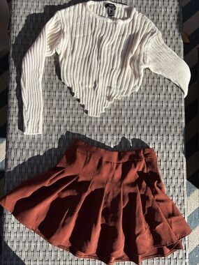 brown flowy mini skirt 🤎